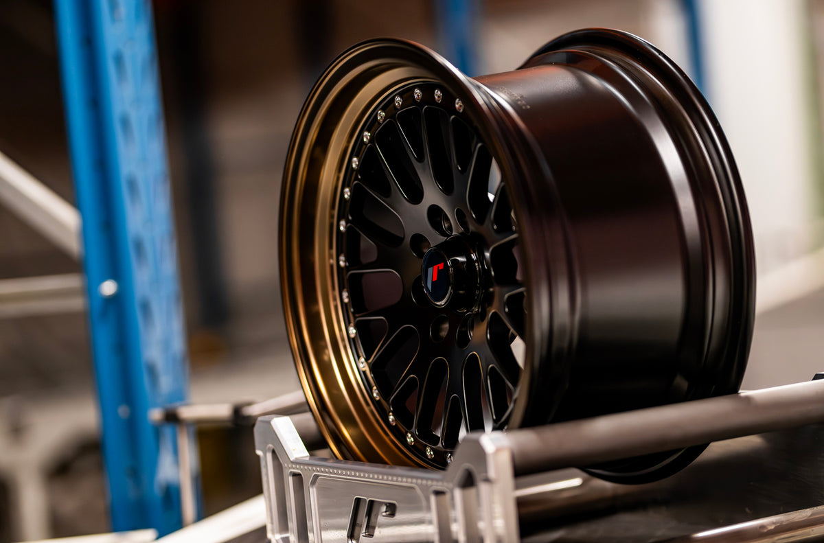 Japan Racing JR10 Matt Black - Bronze Lip Felge – Ansicht 3