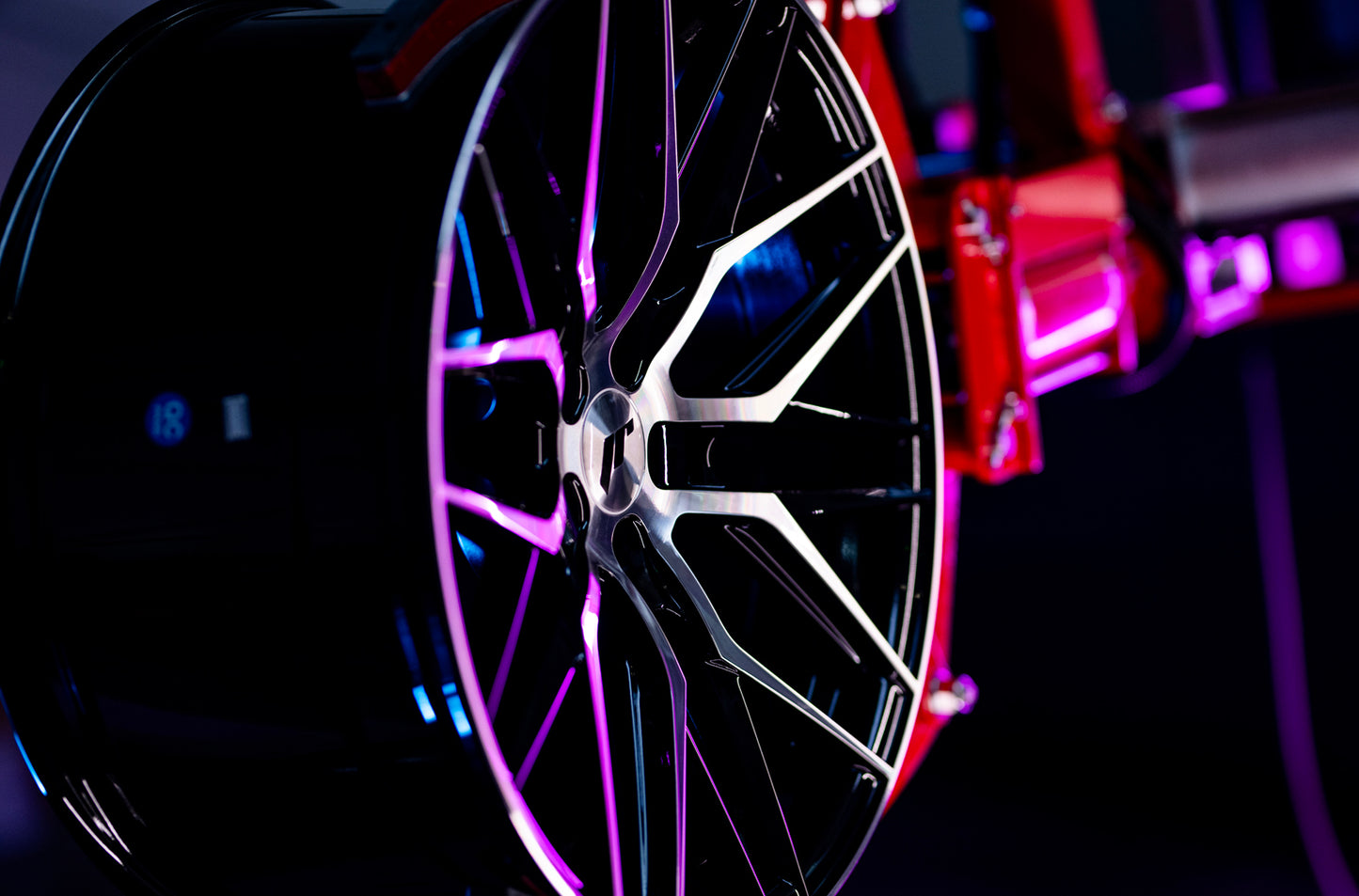 Japan Racing | JR28 | Gloss Black Machined Face