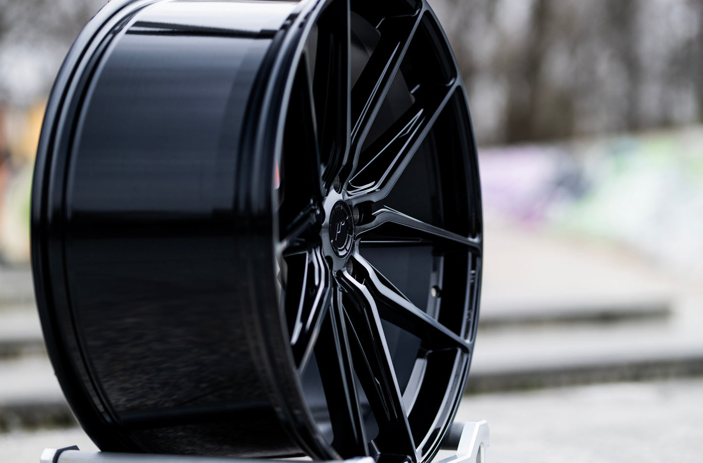 Japan Racing | JR44 | Gloss Black Machined Face