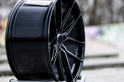 Japan Racing | JR44 | Gloss Black Machined Face
